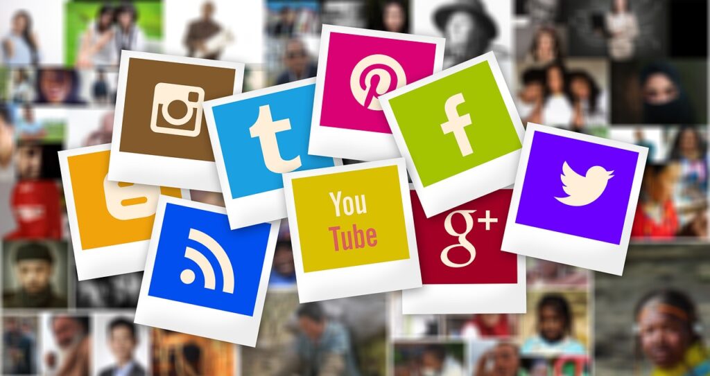 Ícones de diversas redes sociais representando plataformas como Facebook e Instagram usadas para campanhas de tráfego pago